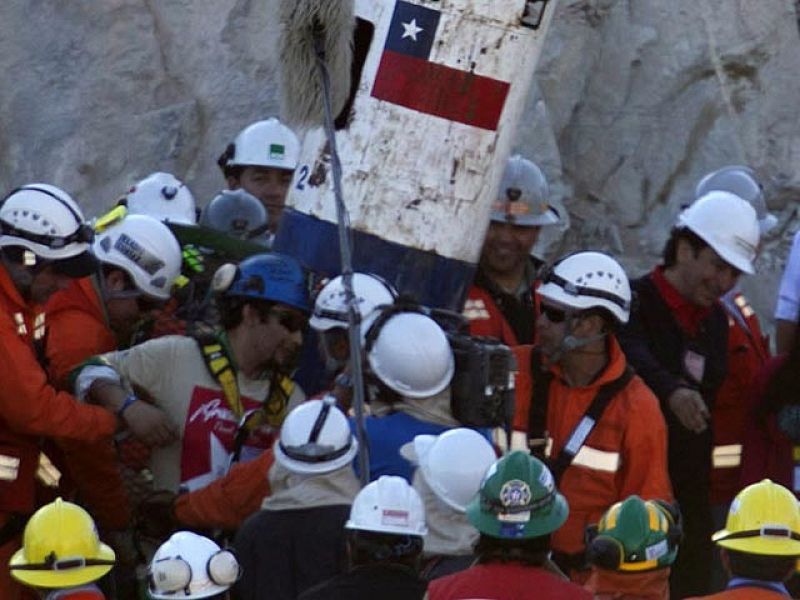 Renán Avalós, de 29 años, ya está en la superficie | Ver