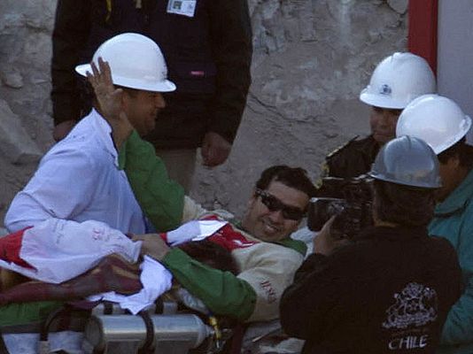 - Claudio Acuña sale de mina