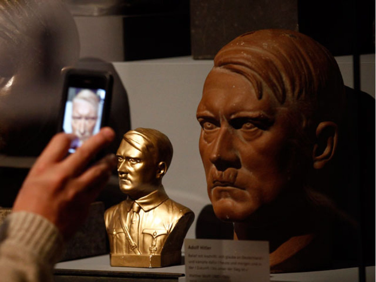 Controvertida exposición sobre Hitler en Alemania | Ver