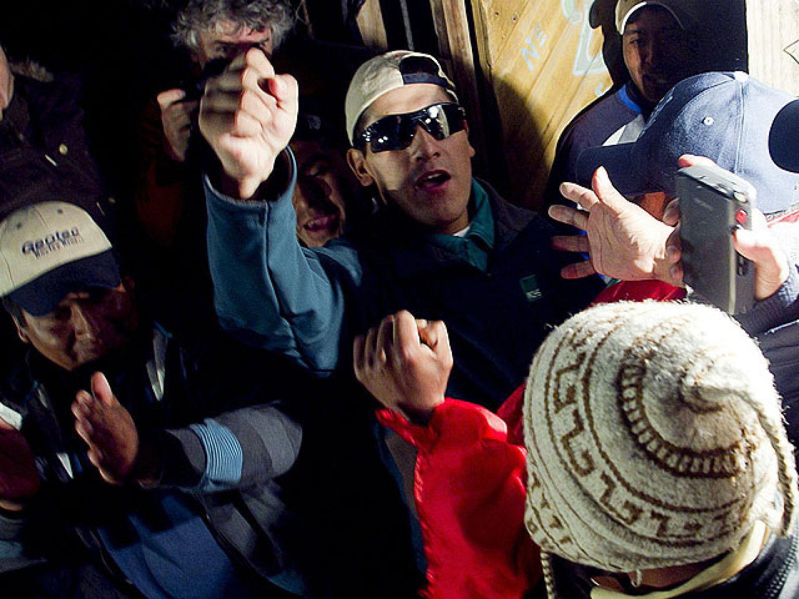 Telediario matinal en cuatro minutos - 15/10/10 | Ver