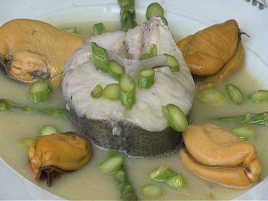 RTVE Cocina - Merluza con mejillones y espárragos