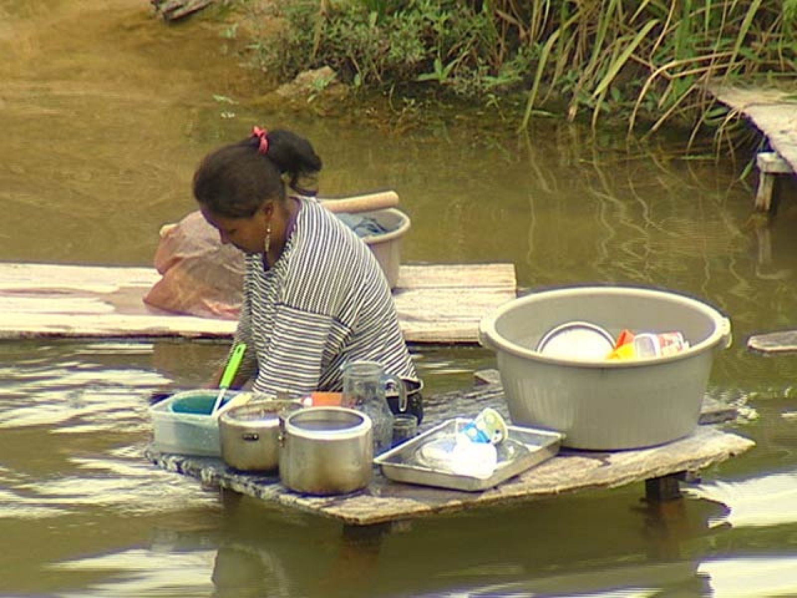 Casi dos tercios de los pobres del mundo son mujeres | Ver