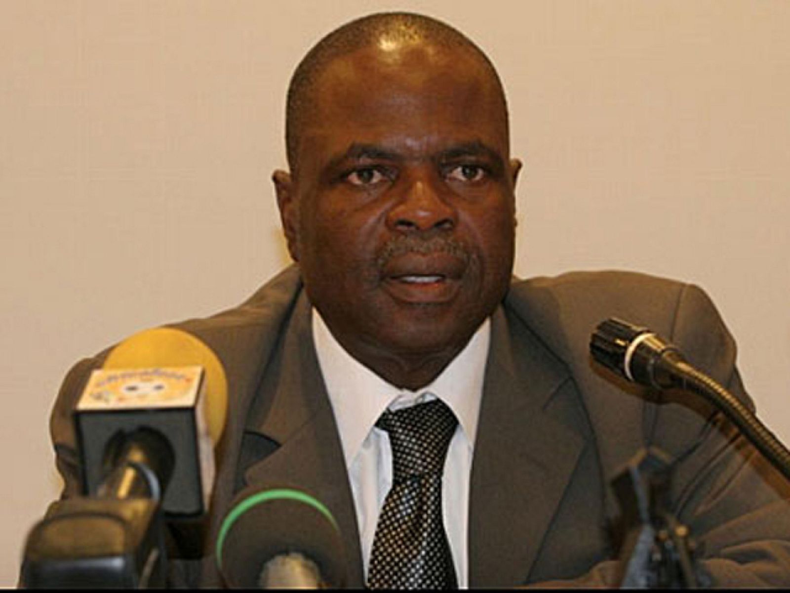 "The Sunday Times" ha revelado, tras una investigación encubierta, que varios altos cargos de la FIFA están dispuestos a ofrecer su voto a los contendientes para el Mundial 2018 a cambio de sobornos.