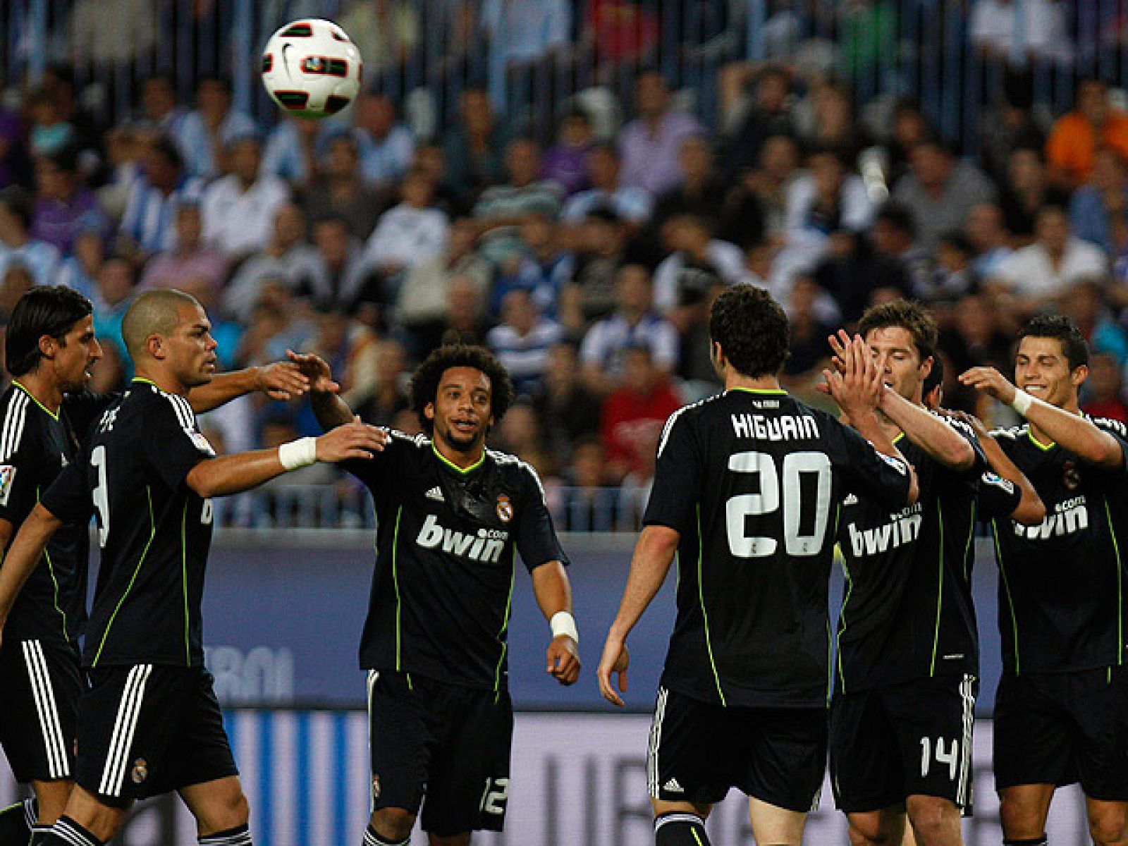 El entrenador portugués del Real Madrid ya tiene la cabeza puesta en el próximo partido. Los blancos reciben al Milan pero Mourinho no quiere afrontar el partido como ex entrenador del Inter.