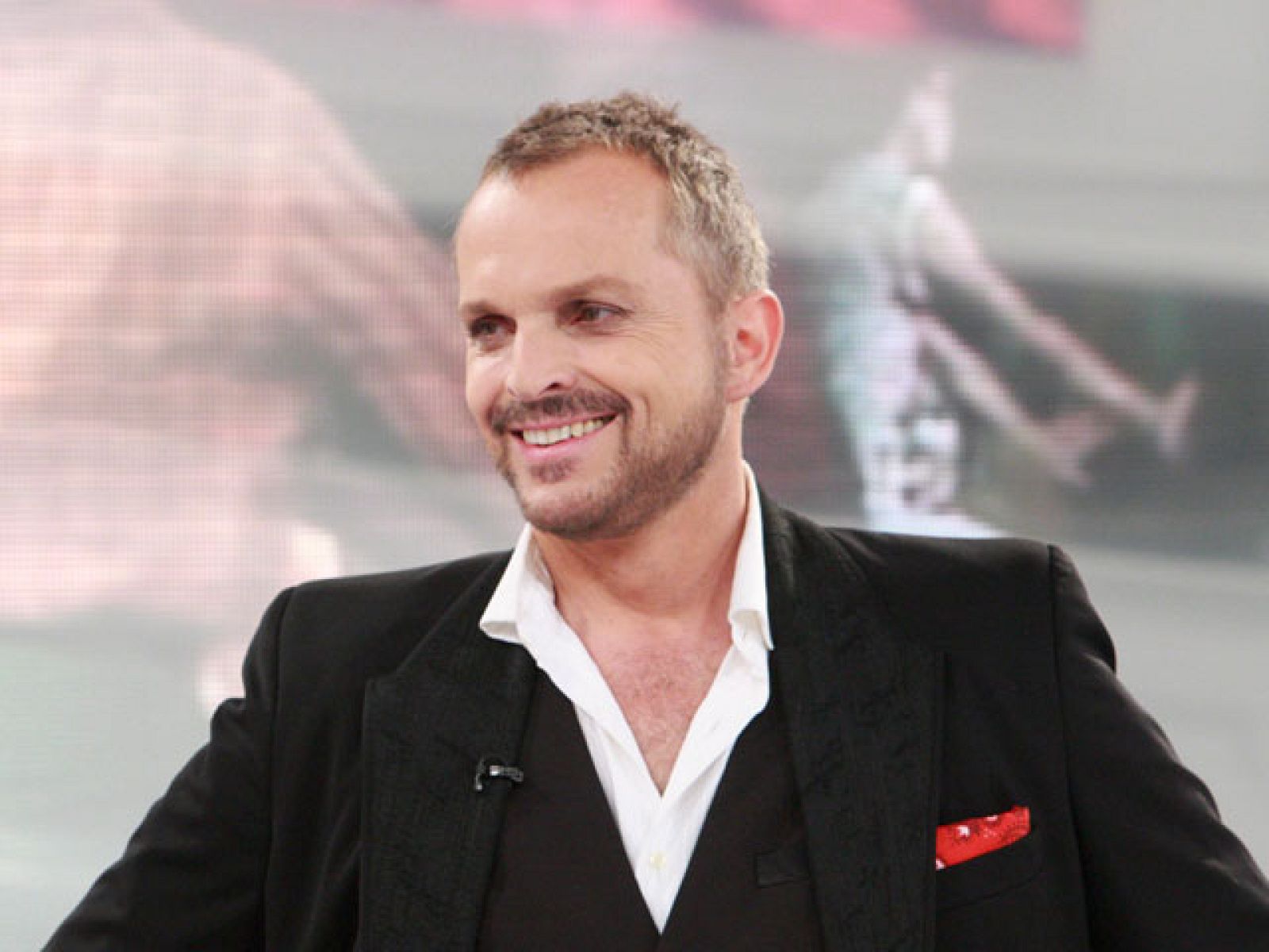 Miguel Bosé en Humanos y Divinos: "Es importante para mí volver a Venezuela y apoyar a mi gente con música"