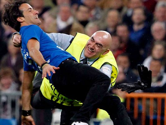 Champions League - 'Superman', placado en el Bernabéu