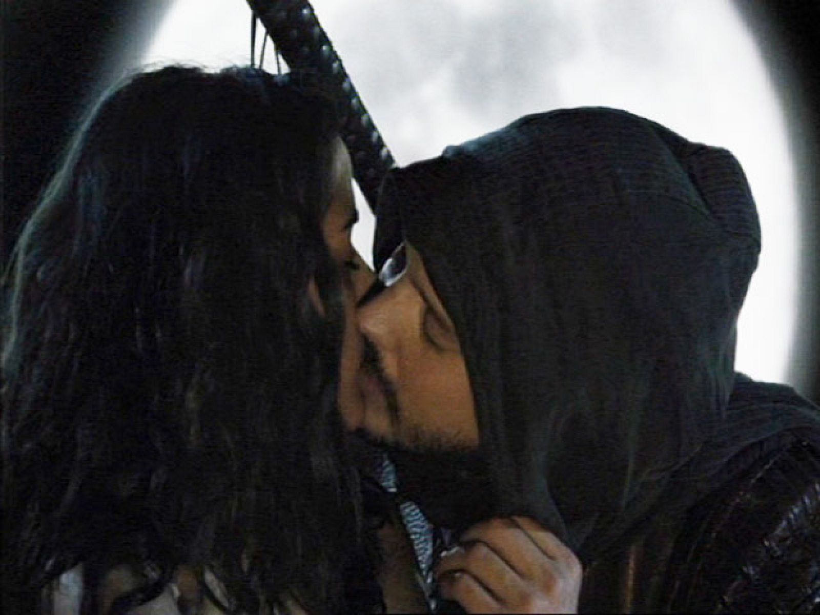 Águila Roja - El beso de Margarita y Águila | Ver