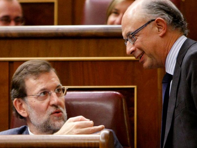 Rajoy pide a Zapatero que cambie "el director de la orquesta, no los músicos" | Ver