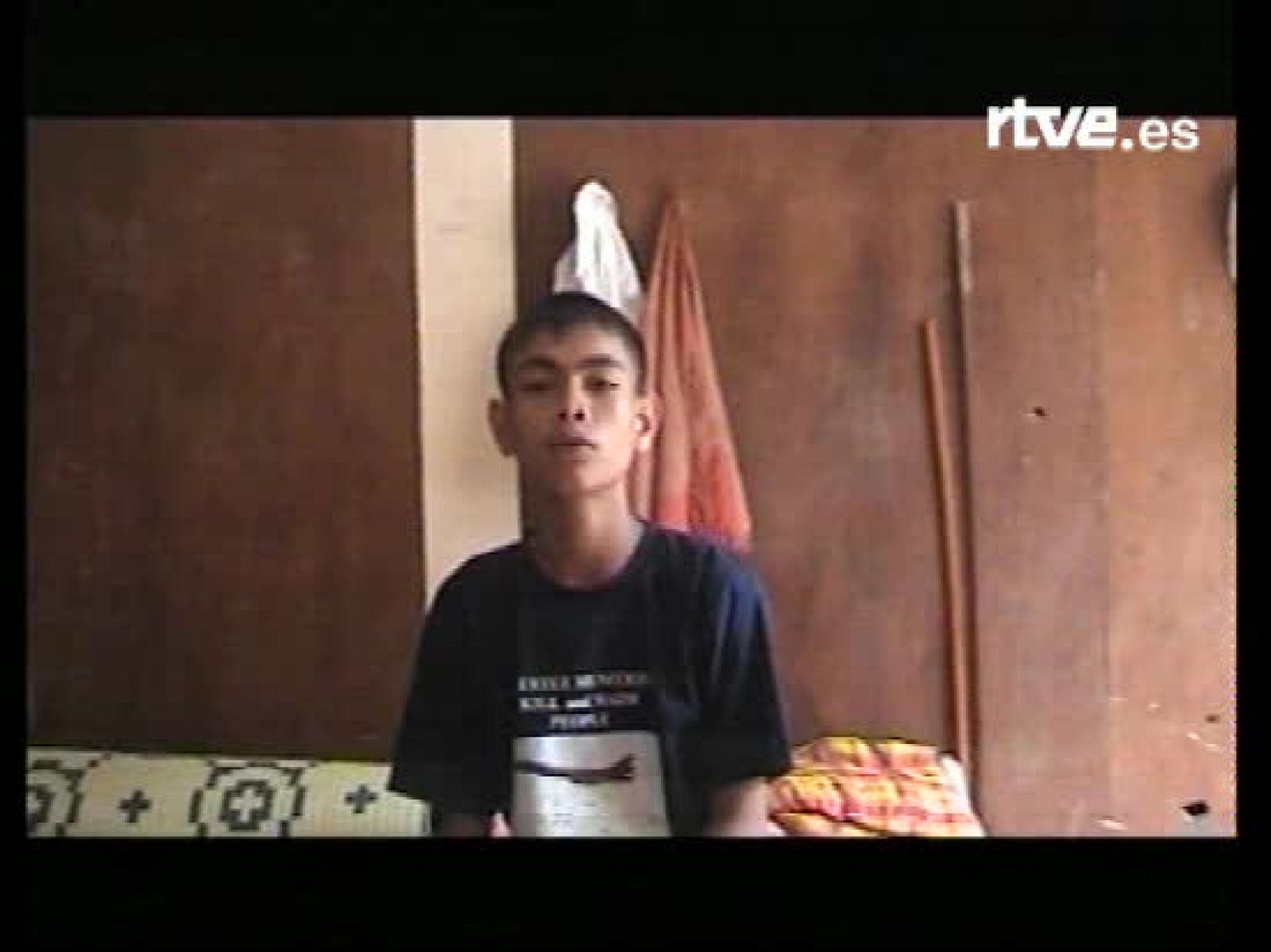 Campaña de Greenpeace contra la fabricación de bombas racimo