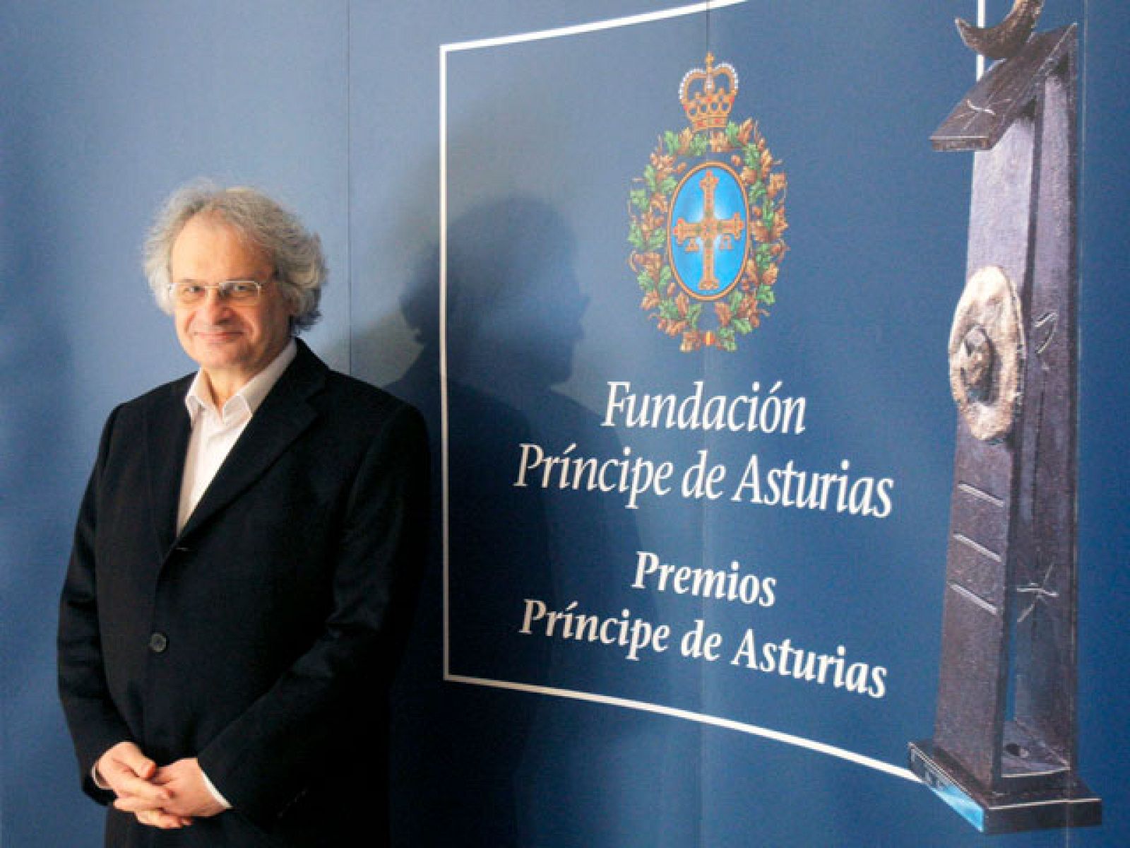Charlamos con el libanés Amin Maalouf en su casa de París - Premios Princesa de Asturias | Ver