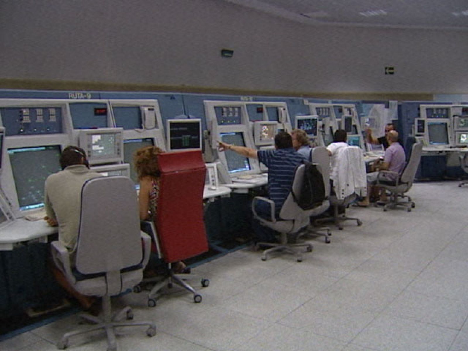 Los controladores se niegan a trabajar según AENA | Ver