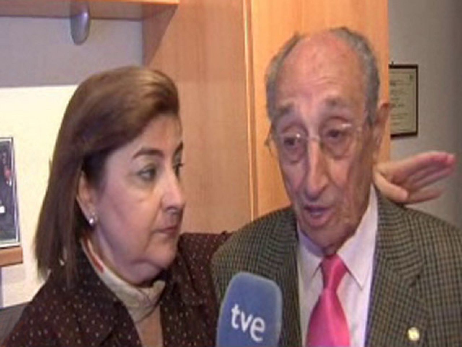 Gloria visita los pisos para mayores