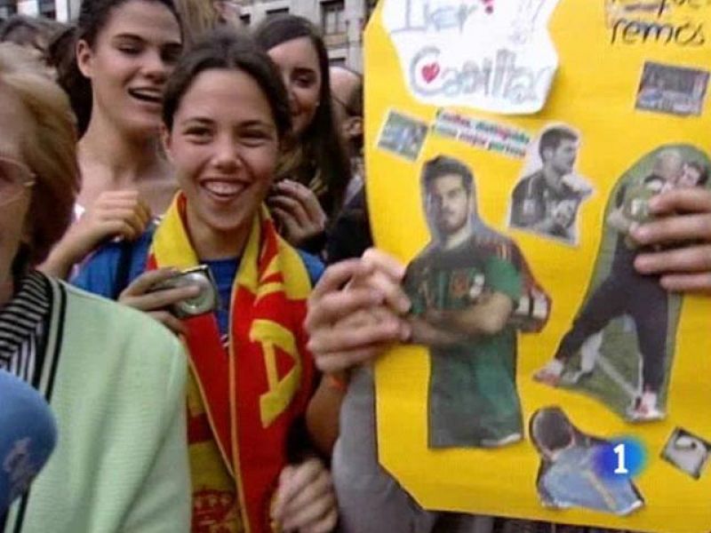 Oviedo se tiñe de rojo - Premios Princesa de Asturias | Ver
