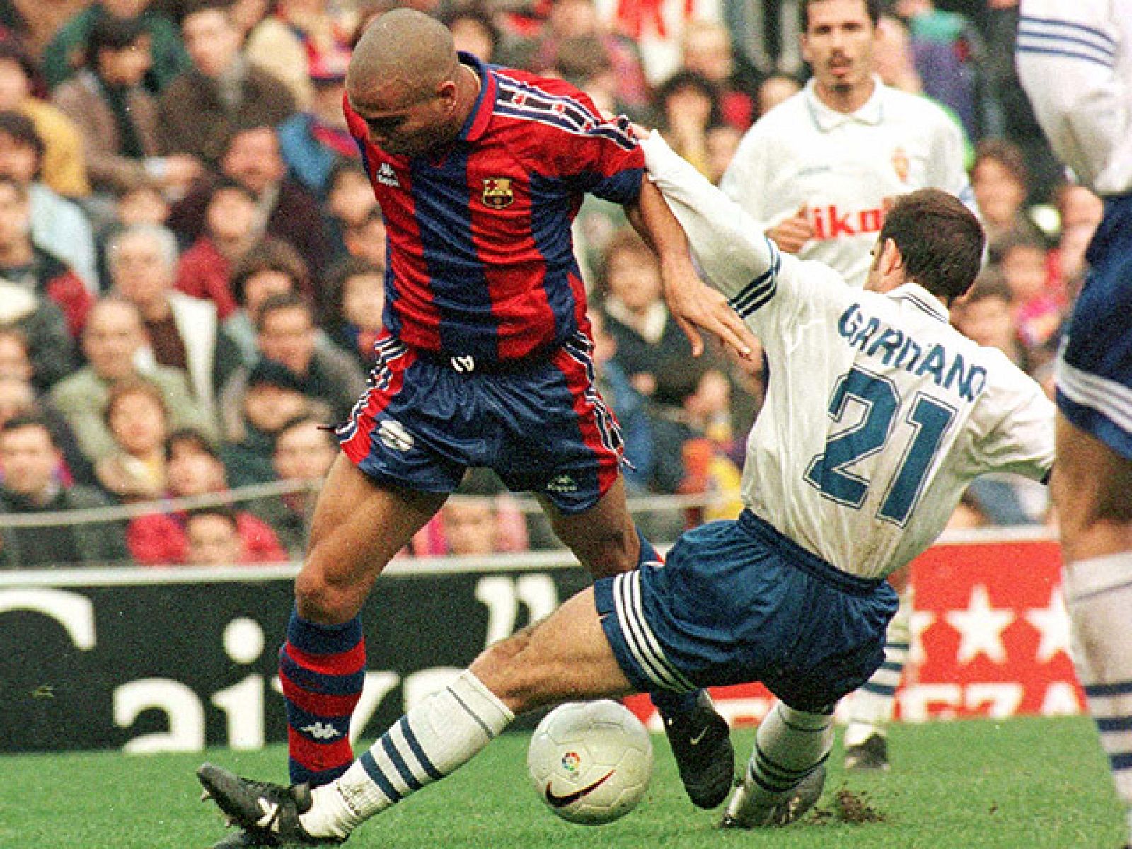 El campo del Real Zaragoza es uno de los campos que más número de anécdotas del FC Barcelona ha deparado. Guardiola no se fía del equipo maño y advierte que el Zaragoza les ha ganado más veces.