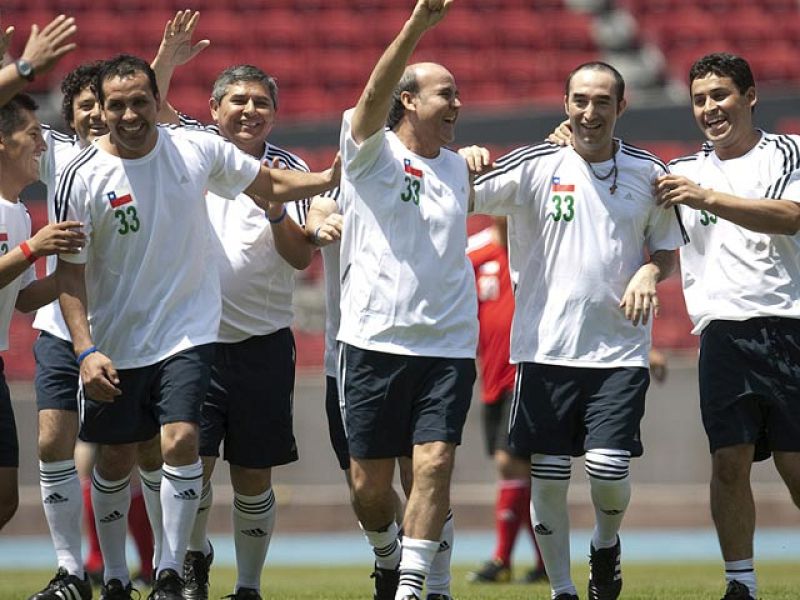 Fútbol en homenaje a los mineros | Ver