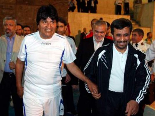  - Así golean Evo y Ahmadineyad