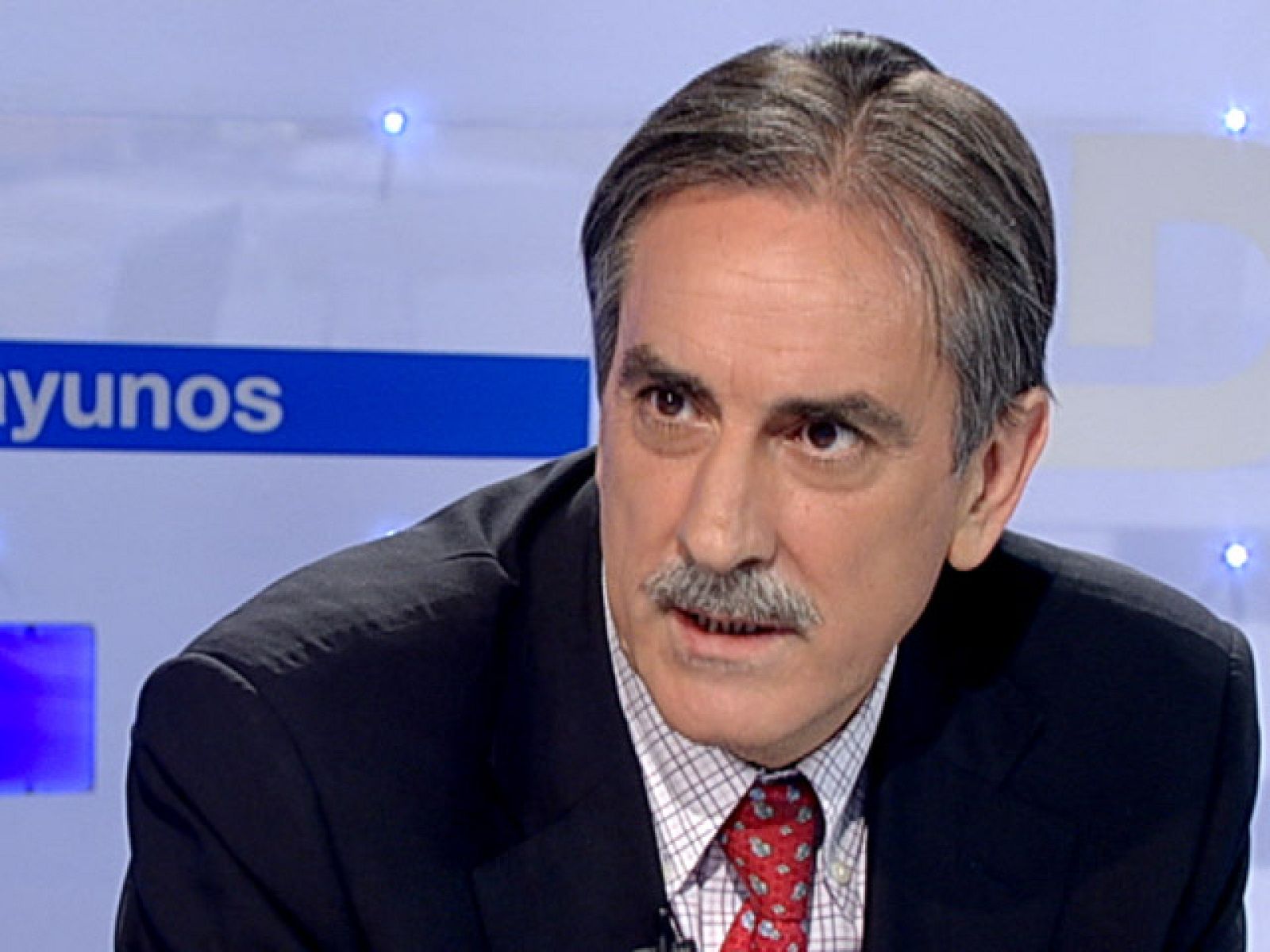 Valeriano Gómez es partidario de prorrogar la ayuda de los 426 euros a los parados