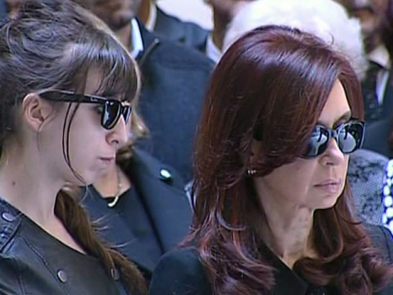 Los argentinos dan su último adiós al ex presidente Néstor Kirchner