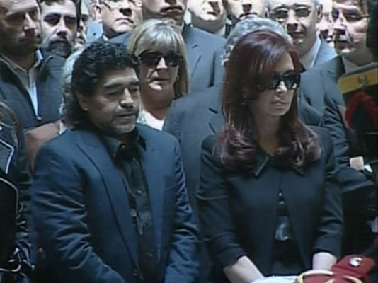  - Maradona despide a Kirchner