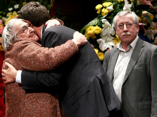  - Zapatero en la capilla ardiente