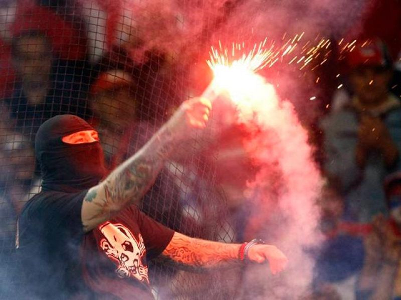 La UEFA sanciona a Serbia | Ver