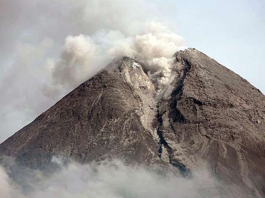  - Nueva erupción del volcán Merapi