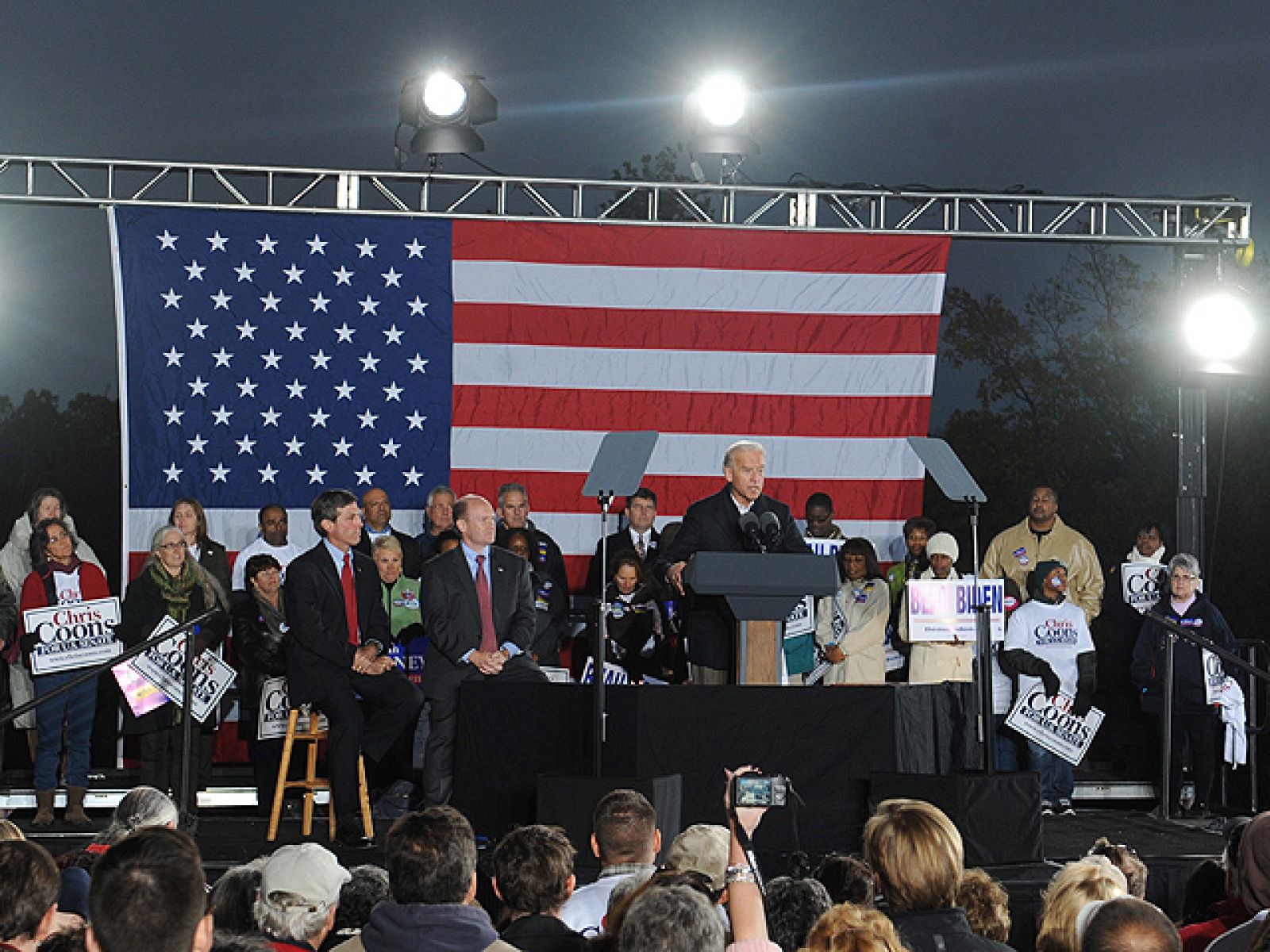 Telediario matinal en cuatro minutos - 02/11/10