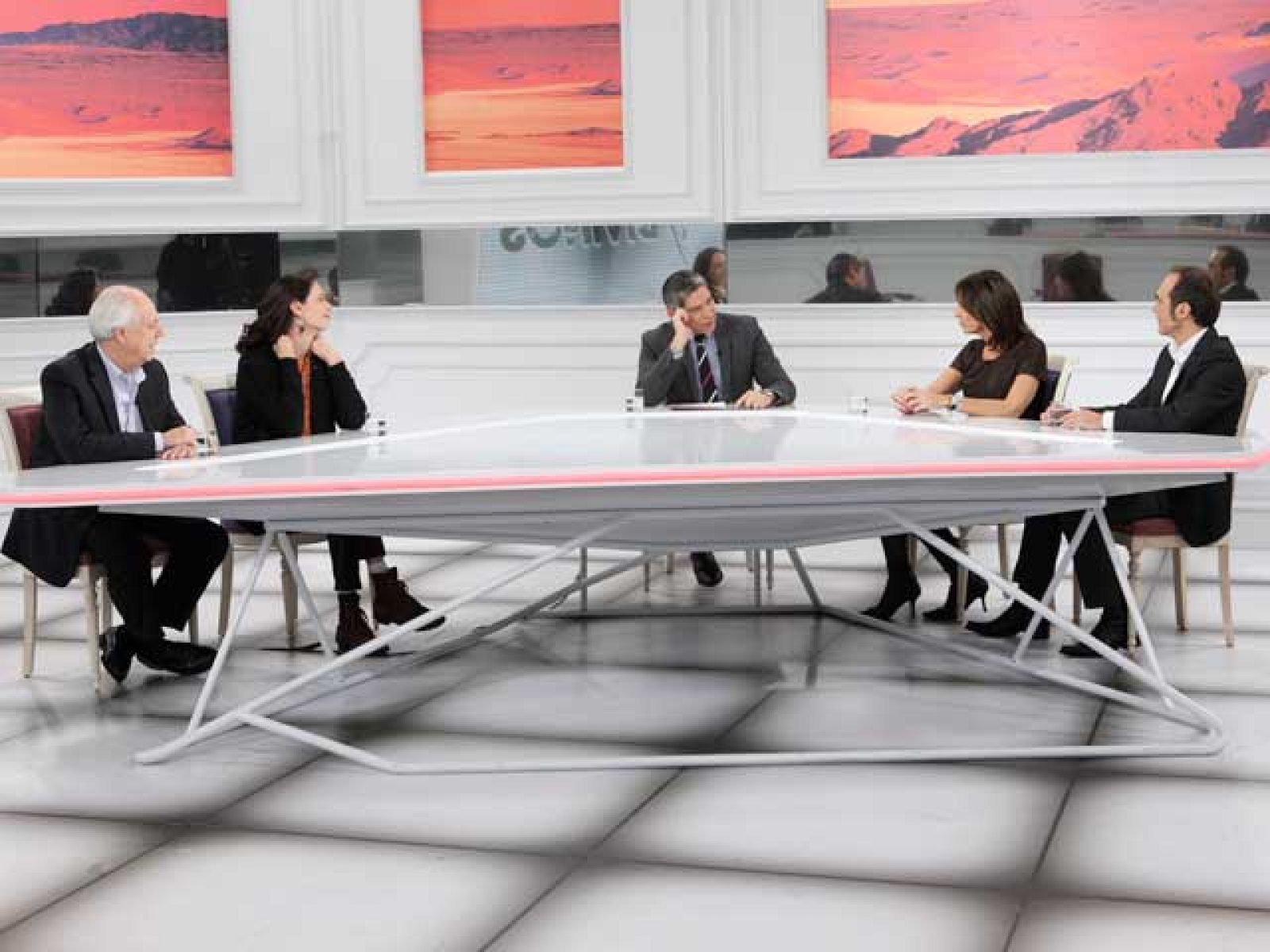 Tertulia de Humanos y Divinos: ¿Son solidarios los famosos?