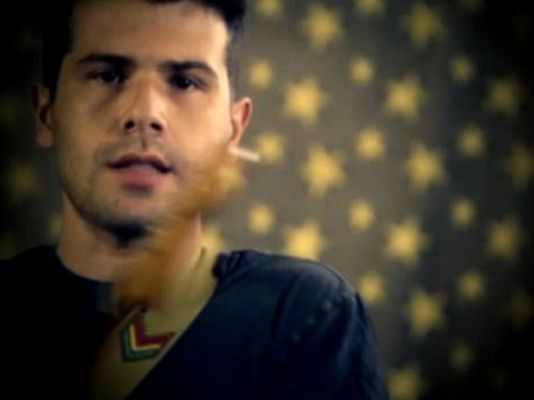  - Triángulo de Amor Bizarro