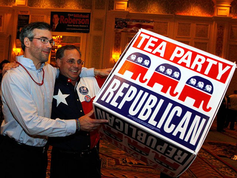 Telediario matinal en cuatro minutos - 03/11/10 | Ver