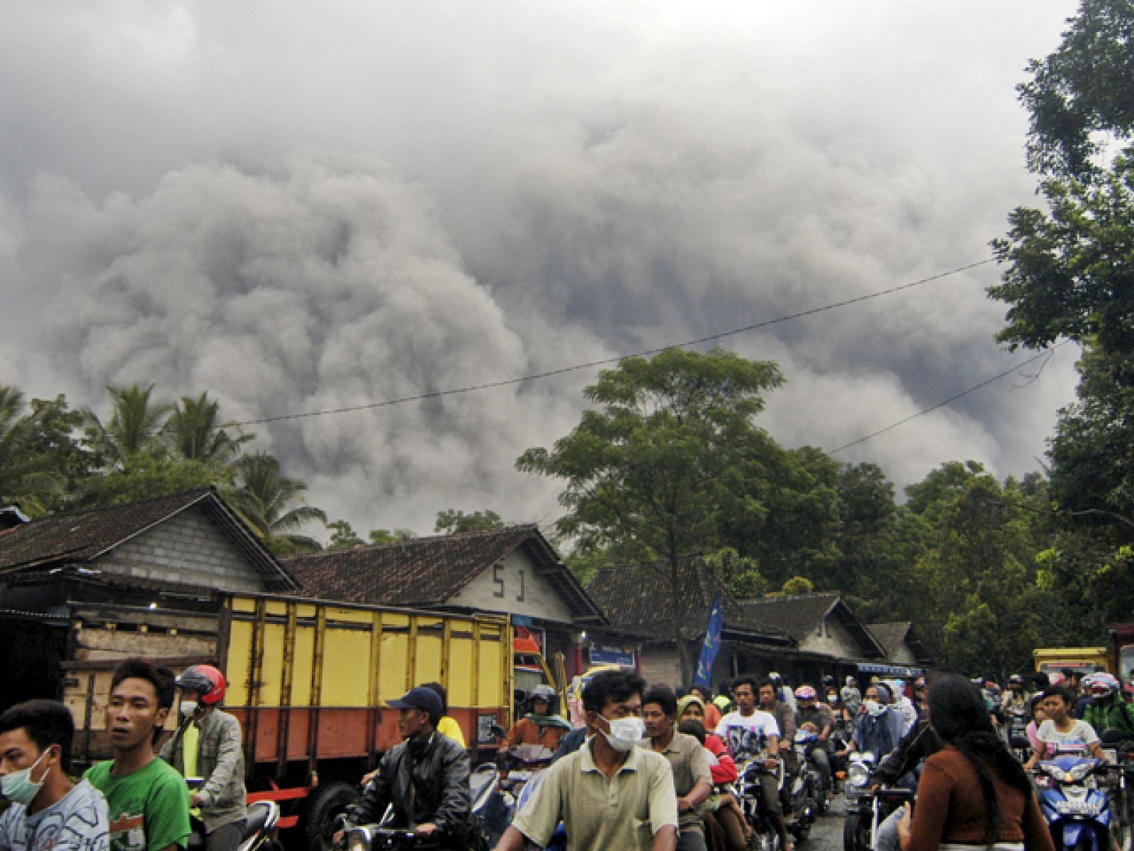 Nueva erupción del volcán Merapi en la isla de Java, en Indonesia