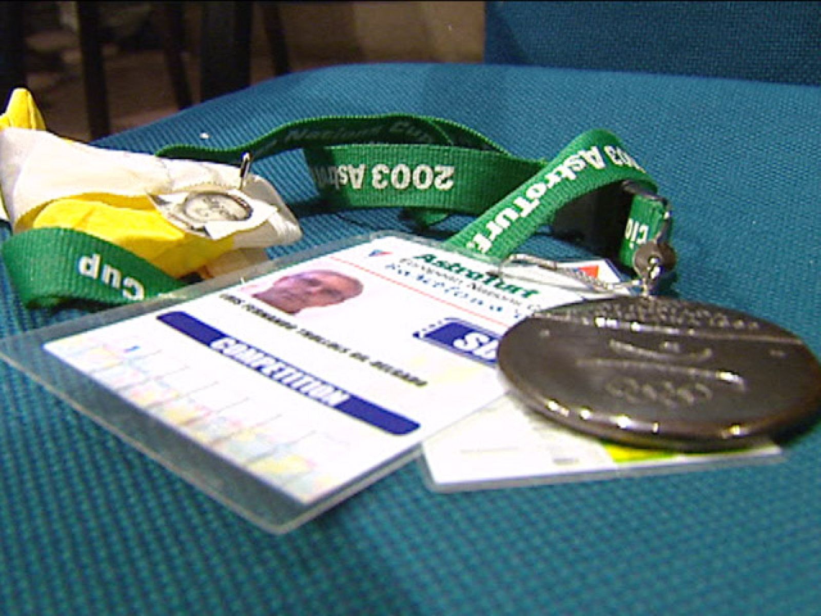 Voluntarios y detractores de la visita del Papa a España