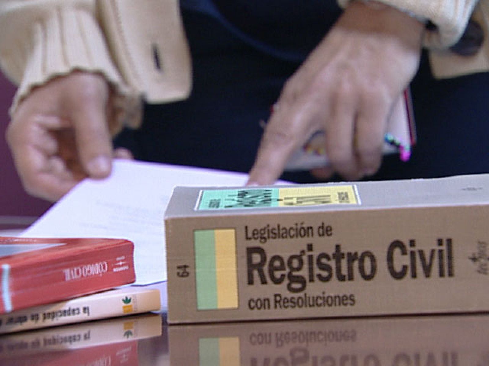 El proyecto de nuevo Registro Civil pretende ordenar los apellidos por orden alfabético | Ver