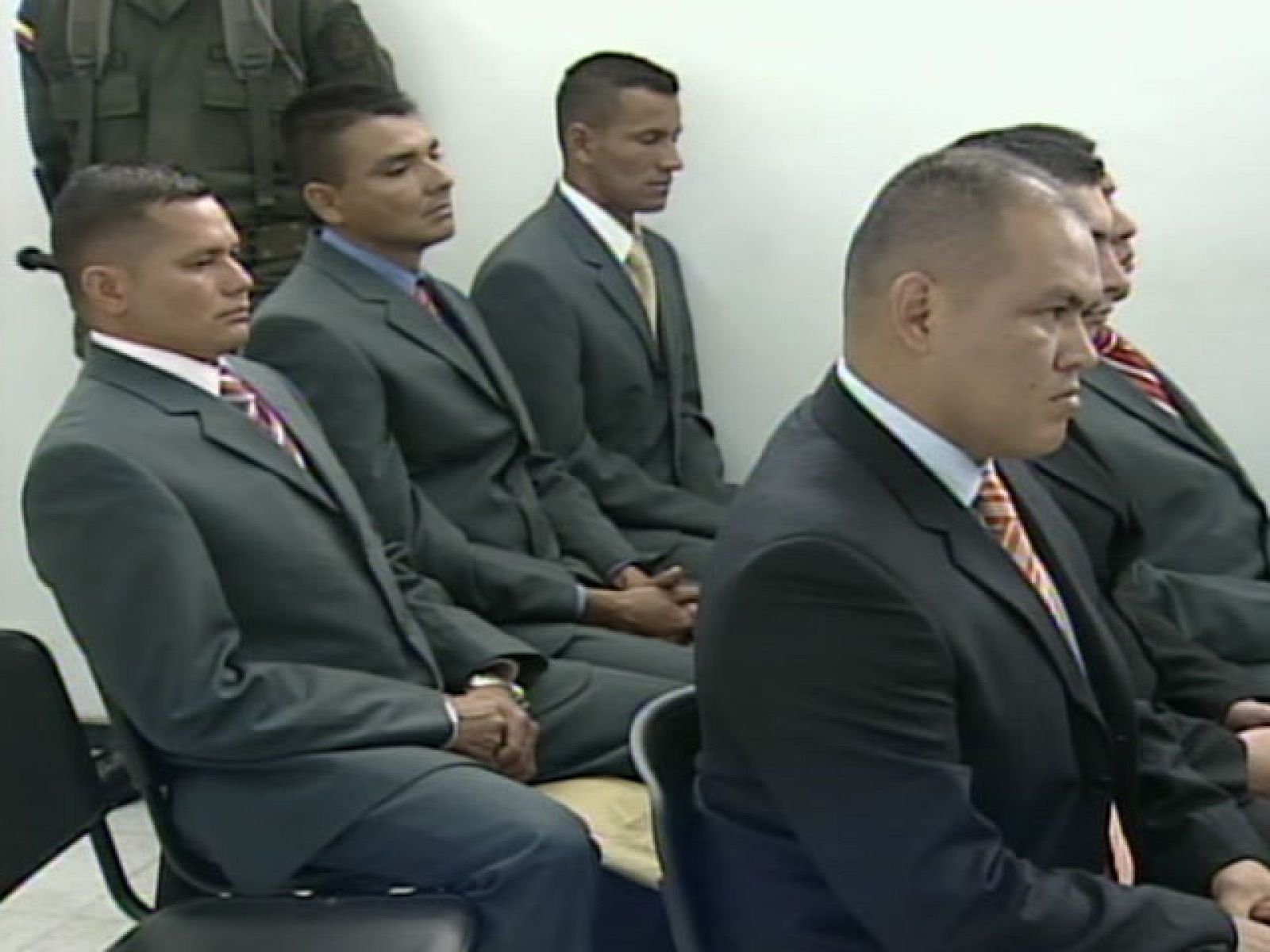 Un grupo de militares colombianos se sienta en el banquillo en un caso de falsos positivos | Ver