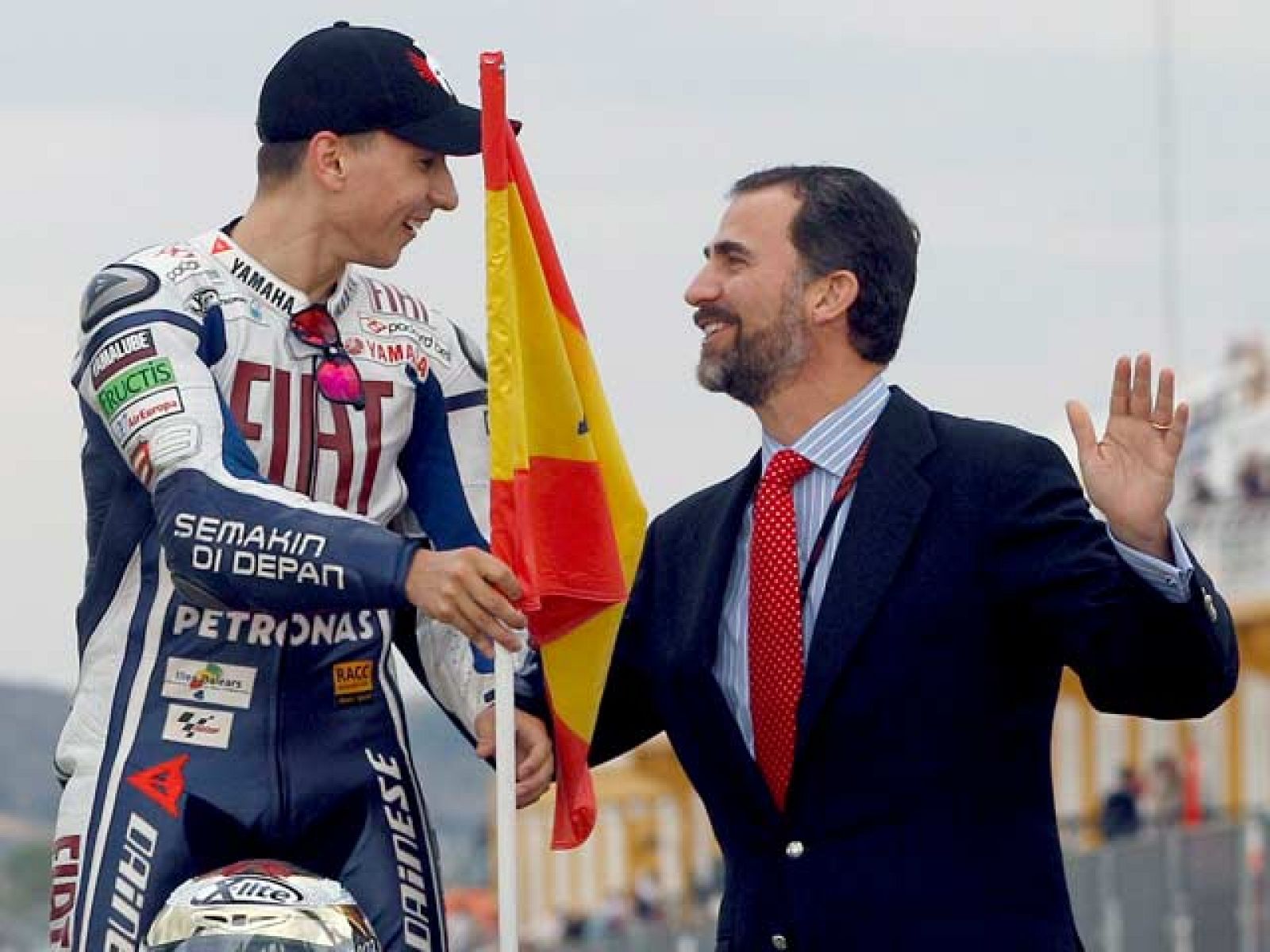 Ha sido una foto para la historia: el Príncipe Felipe junto a los campeones Jorge Lorenzo, Toni Elías y Marc Márquez.