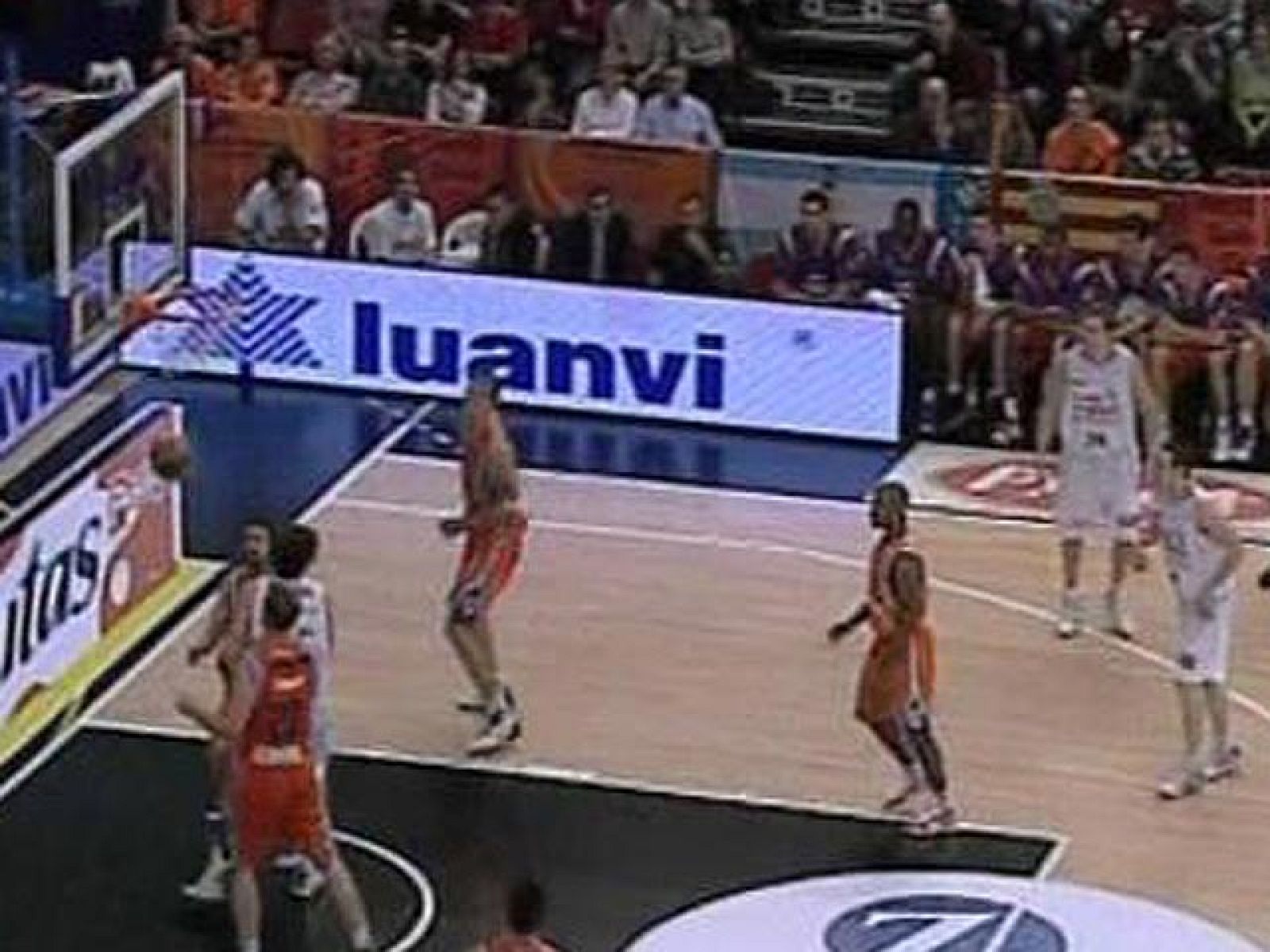 Caja Laboral cumple ante el P.W. Valencia - Baloncesto en RTVE | Ver