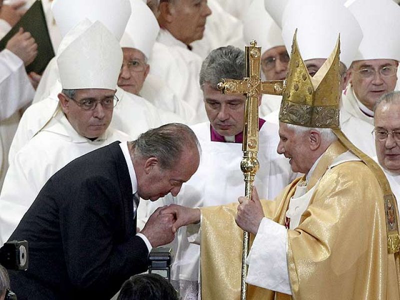 El Papa consagra la Sagrada Familia (07/11/10)