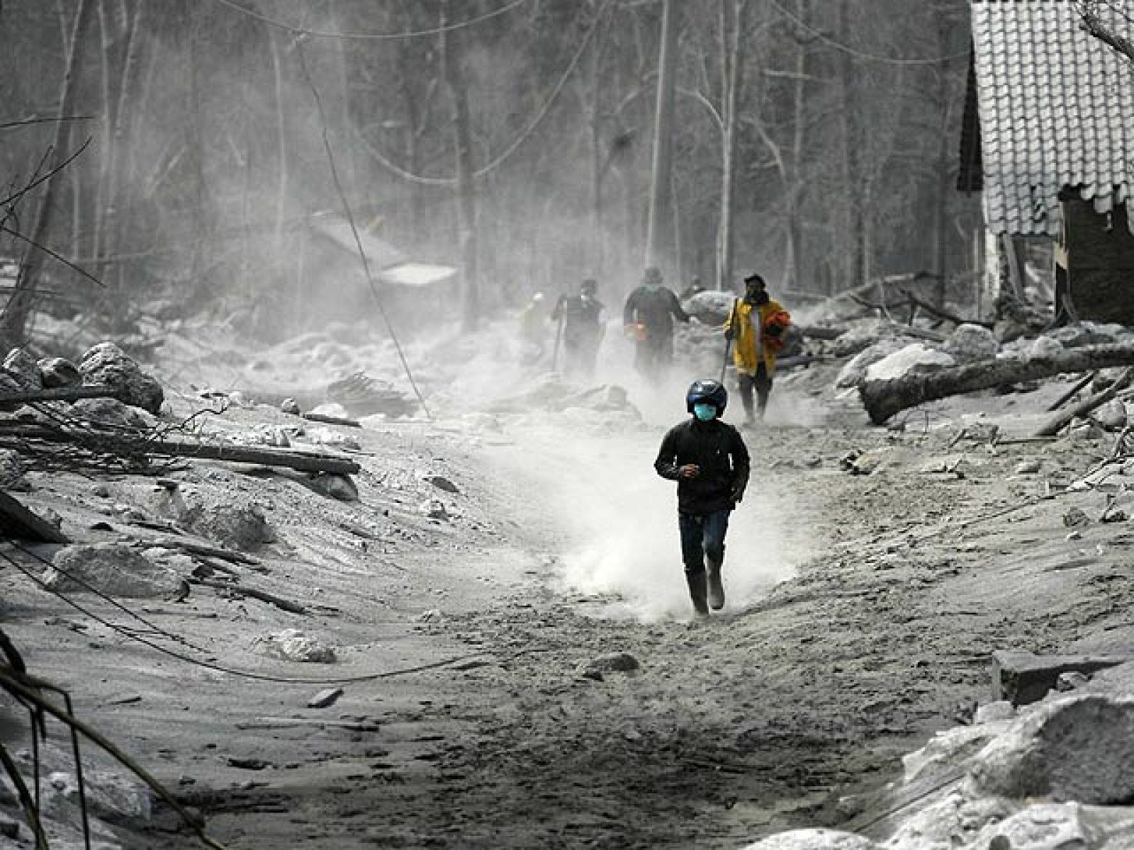 Telediario matinal en cuatro minutos - 08/11/10 | Ver