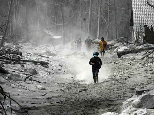 Telediario 1 - Telediario en 4' - 08/11/10