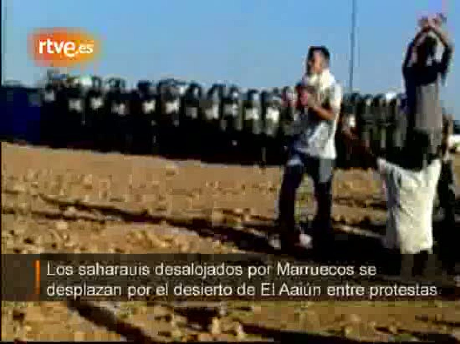 Los saharauis desolajdos, hacia El Aaiún sin dejar las protestas