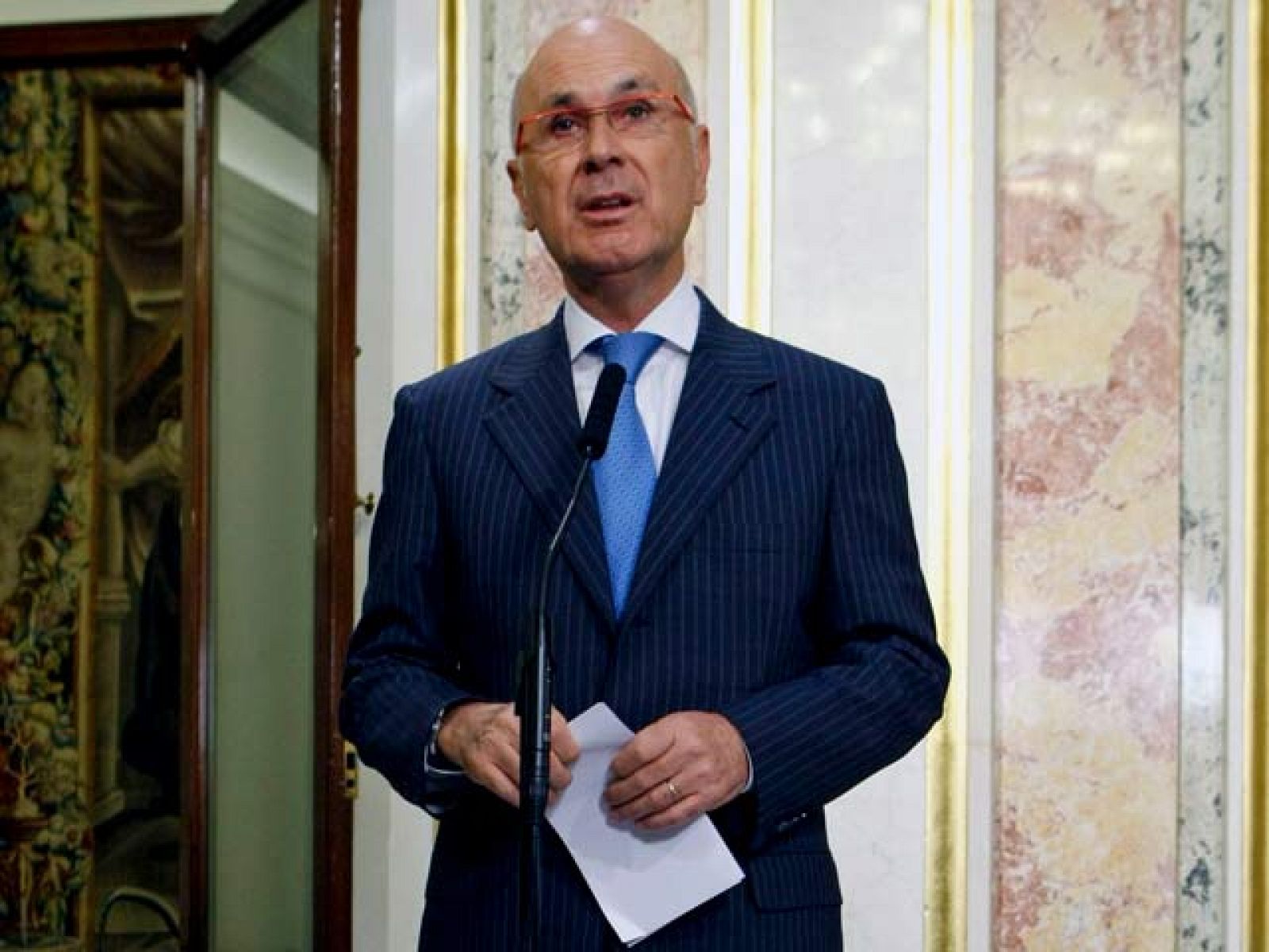 Críticas al presidente por su ausencia en los actos del Papa