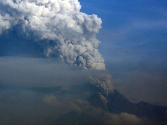  - Indonesia busca víctimas del Merapi