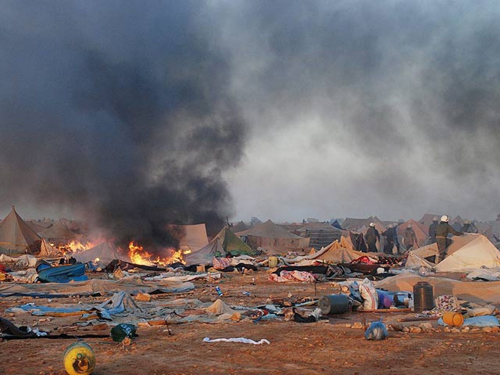 Al menos seis muertos en el asalto marroquí al campamento de protesta saharaui | Ver