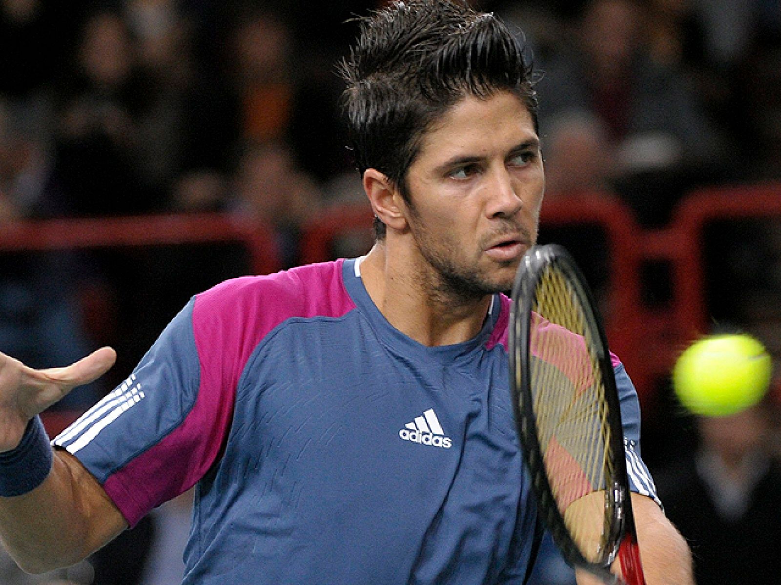 Fernando Verdasco ha vengado a su compatriota Feliciano en el Masters de París al derrotar a Clement, dando un paso más hacia el Torneo de Maestros de Londres.