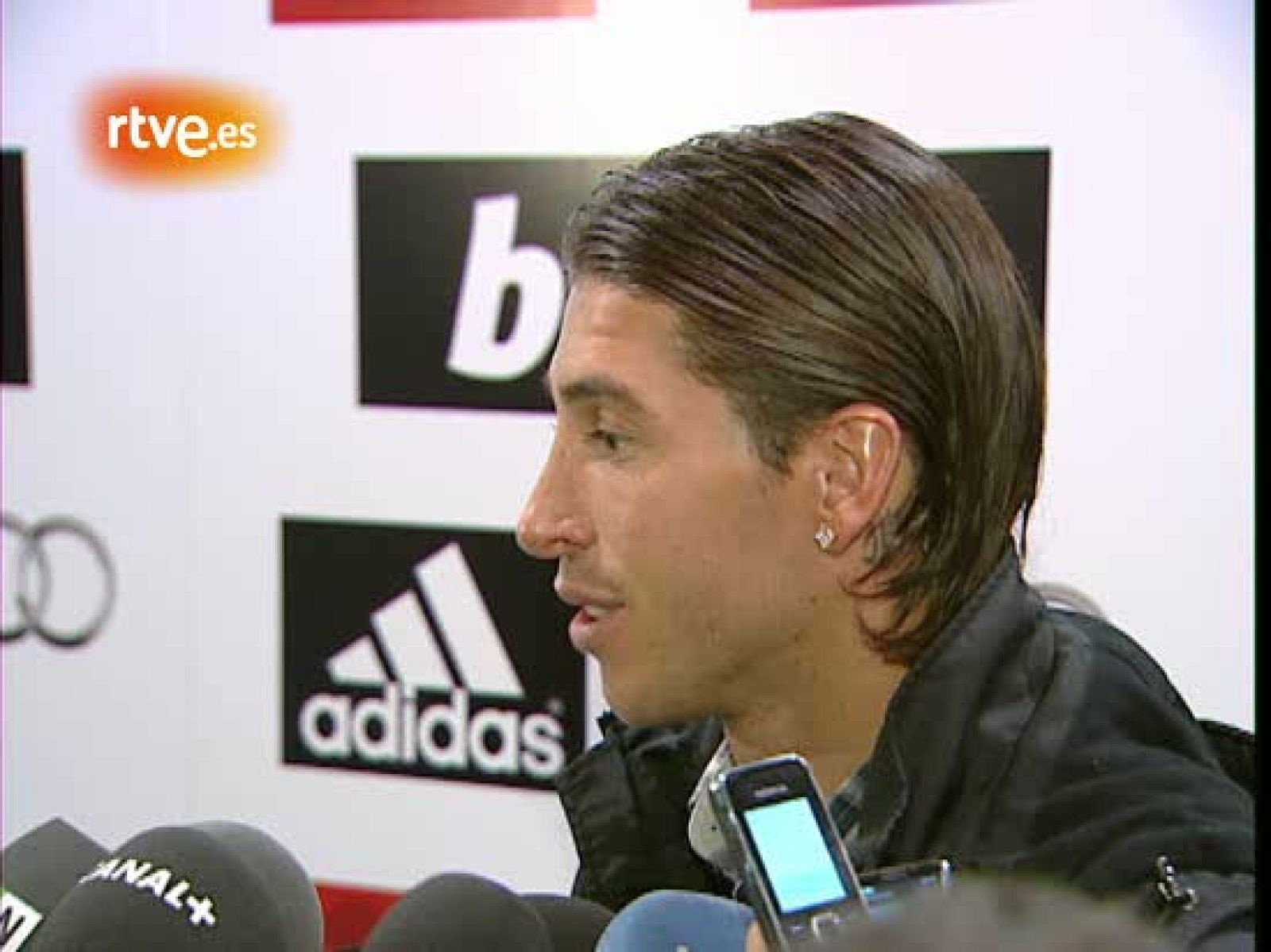 El jugador madridista Sergio Ramos se ha mostrado "contento por la actitud del equipo" tras el partido de Copa ante el Murcia.