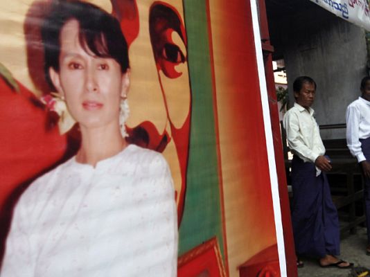  - Birmania libera a Aung San Suu Kyi