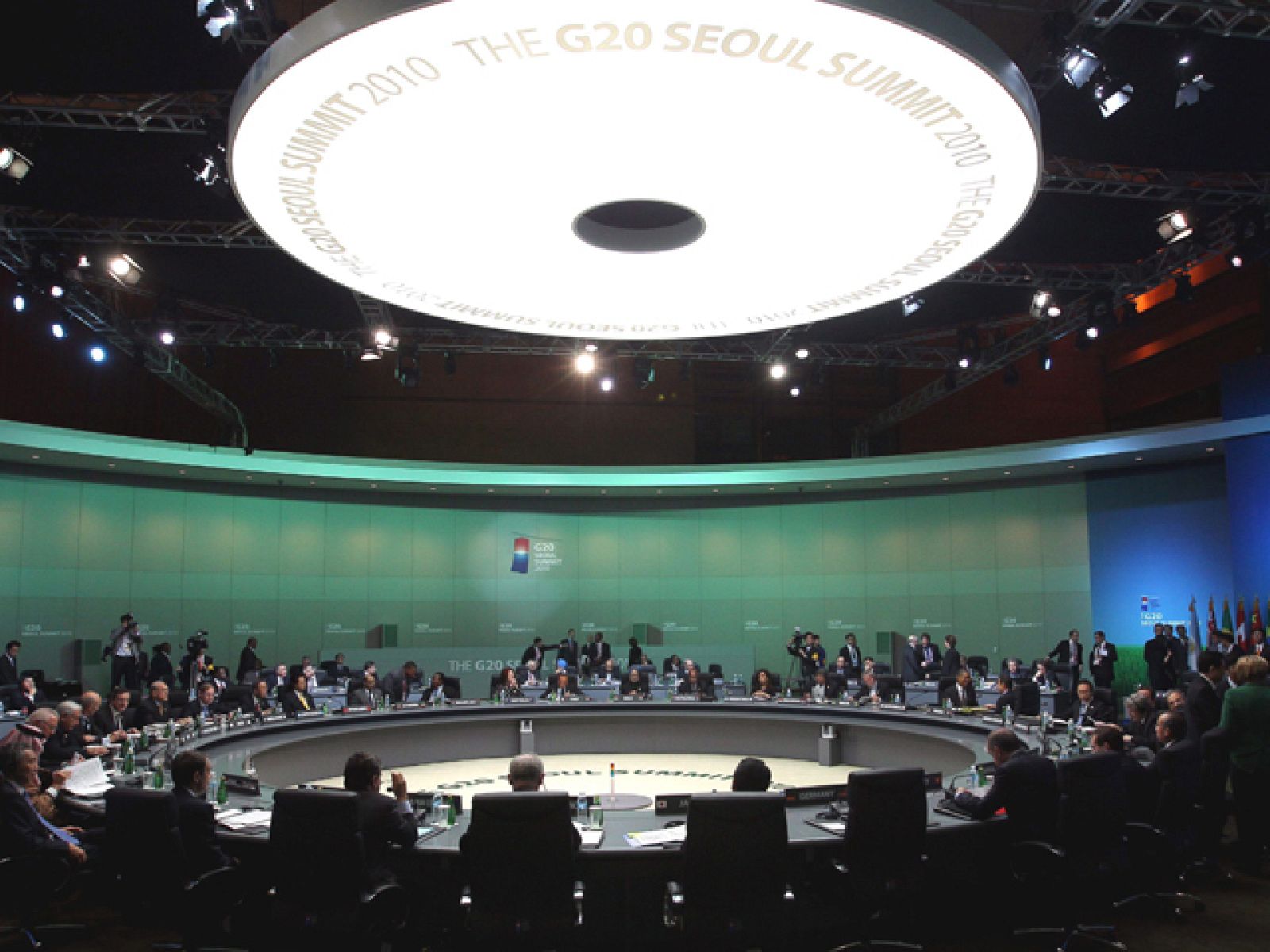 Telediario 1 en cuatro minutos - 12/11/10