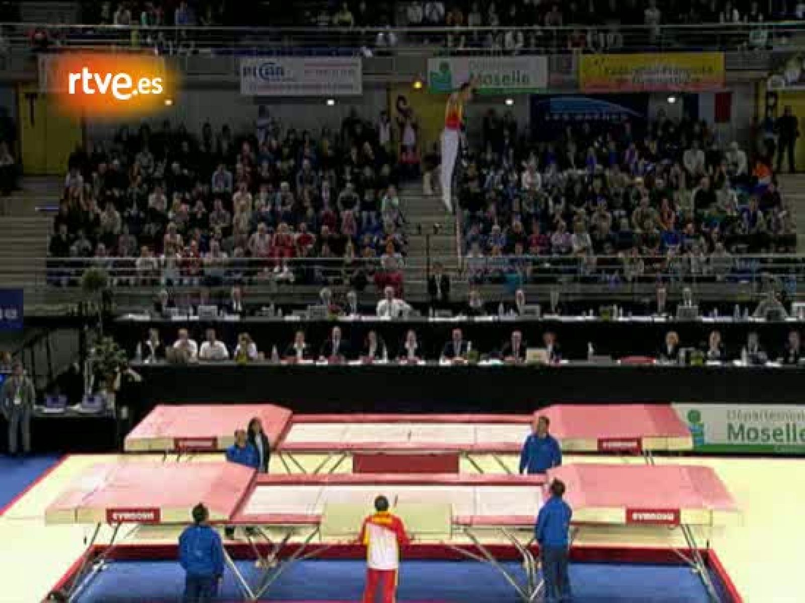 Espectáculo sobre la cama elástica | Ver