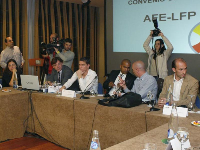 Los futbolistas piden desfribriladores | Ver