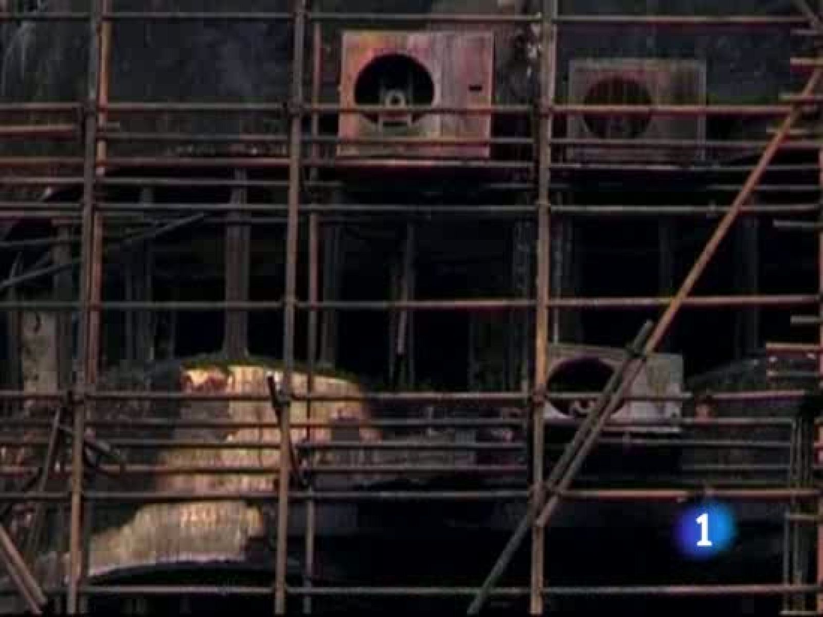 En Shanghai hay cuatro detenidos por el incendio en un rascacielos